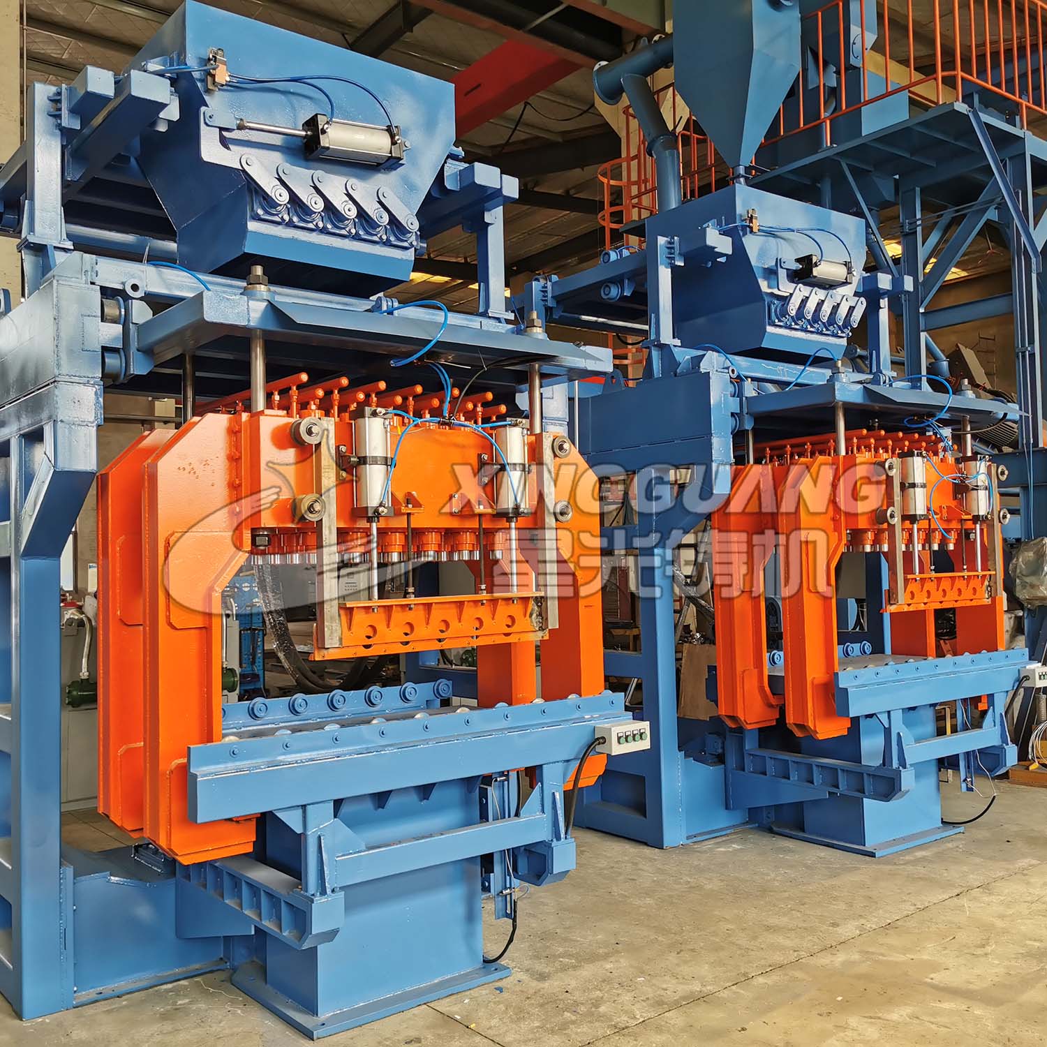  液压多触头造型机